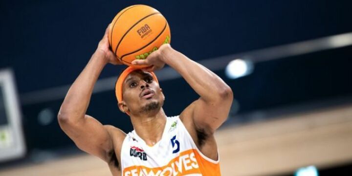 Chris Carter wärend eines Basketballspiels  ©Christoph Worsch